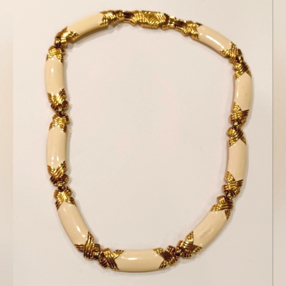 Monet Vintage 80s Cream Enamel & Gold Plate Necklace